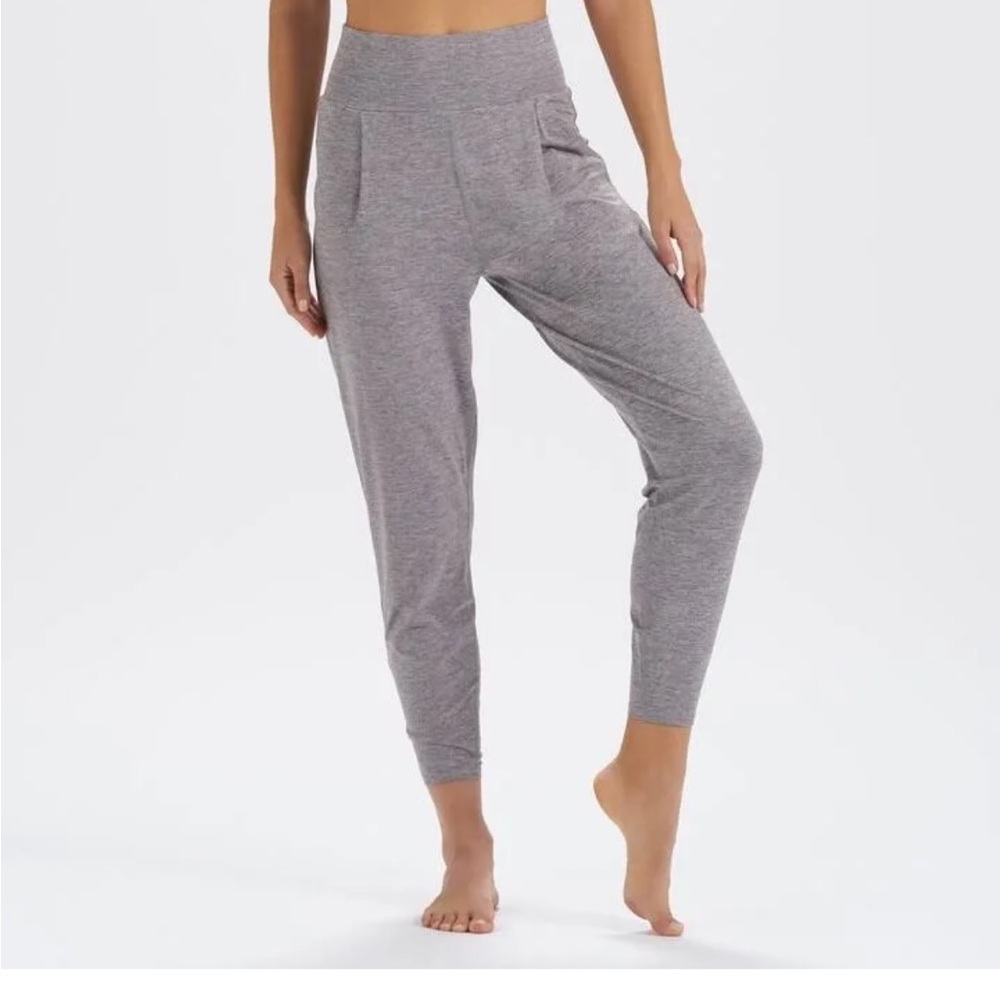 Vuori Gray Joggers with Elastic Cuffs and Tapered Fit